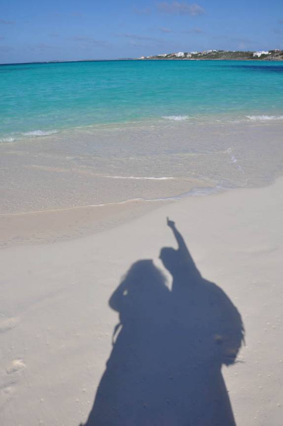 Admirando a praia de Shoal Bay East, em Anguilla (Caribe)